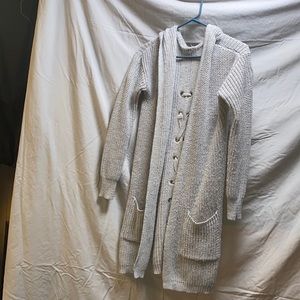 Super cute sweater size medium but it could be a large